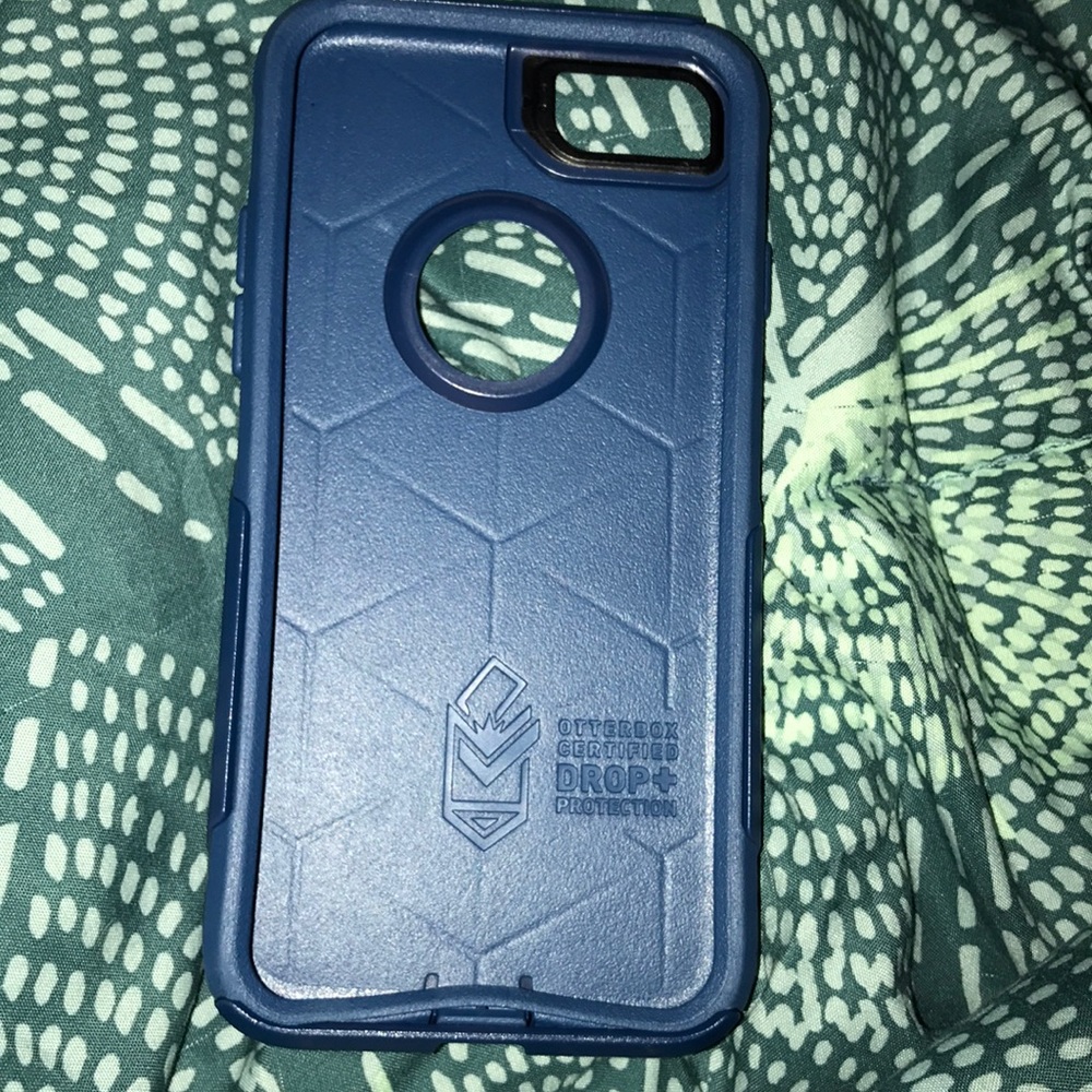 Dark blue otter box.